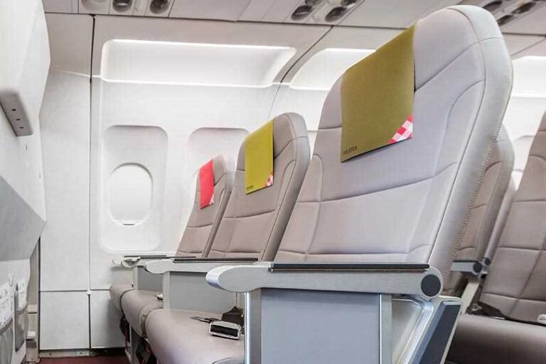 Volotea cabin